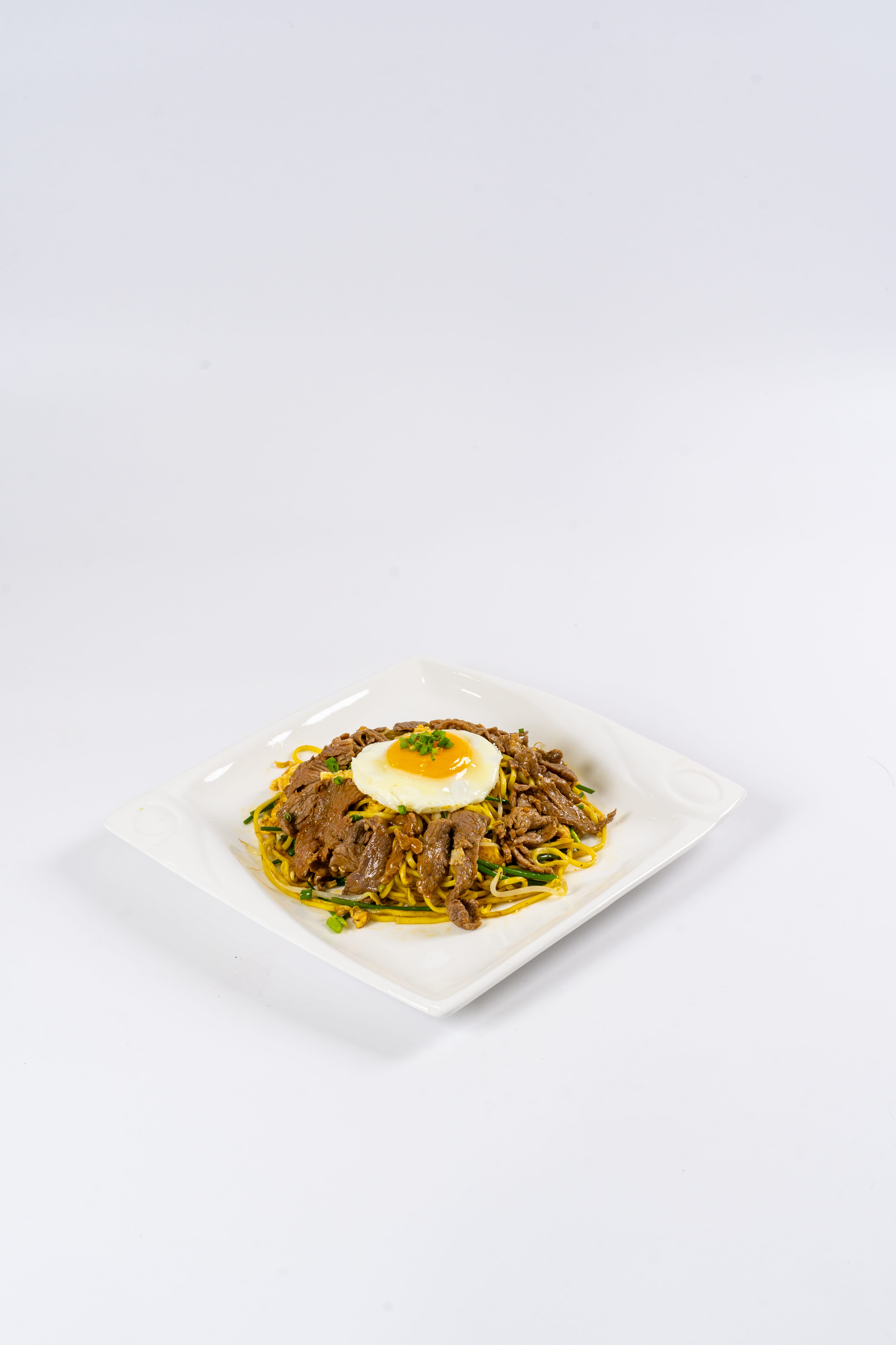 FRIED BEEF WITH FRESH CHINESE NOODLES