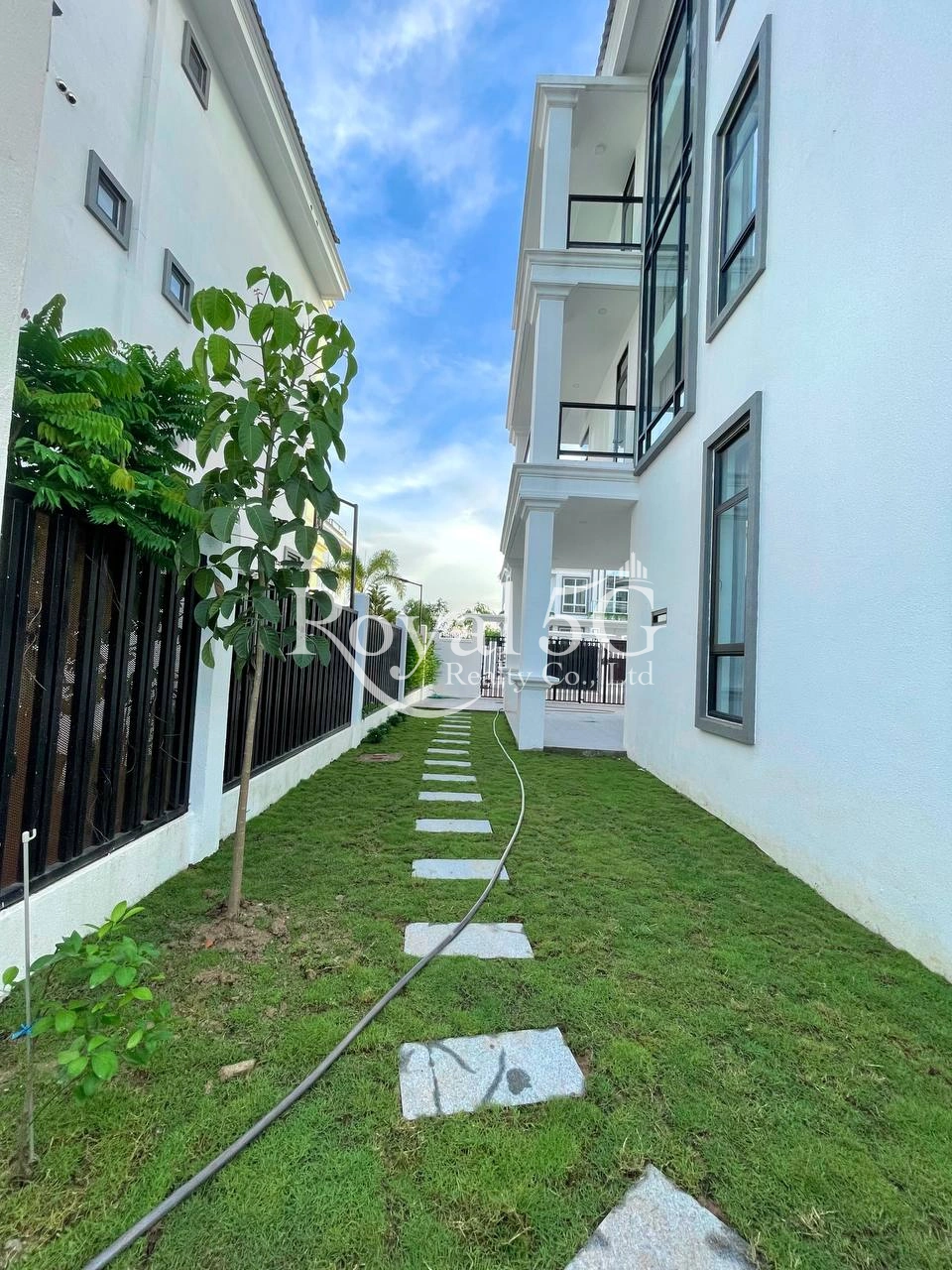 Queen Villa at Borey Vistar, Near AEON3 and Techo International Airport (7)