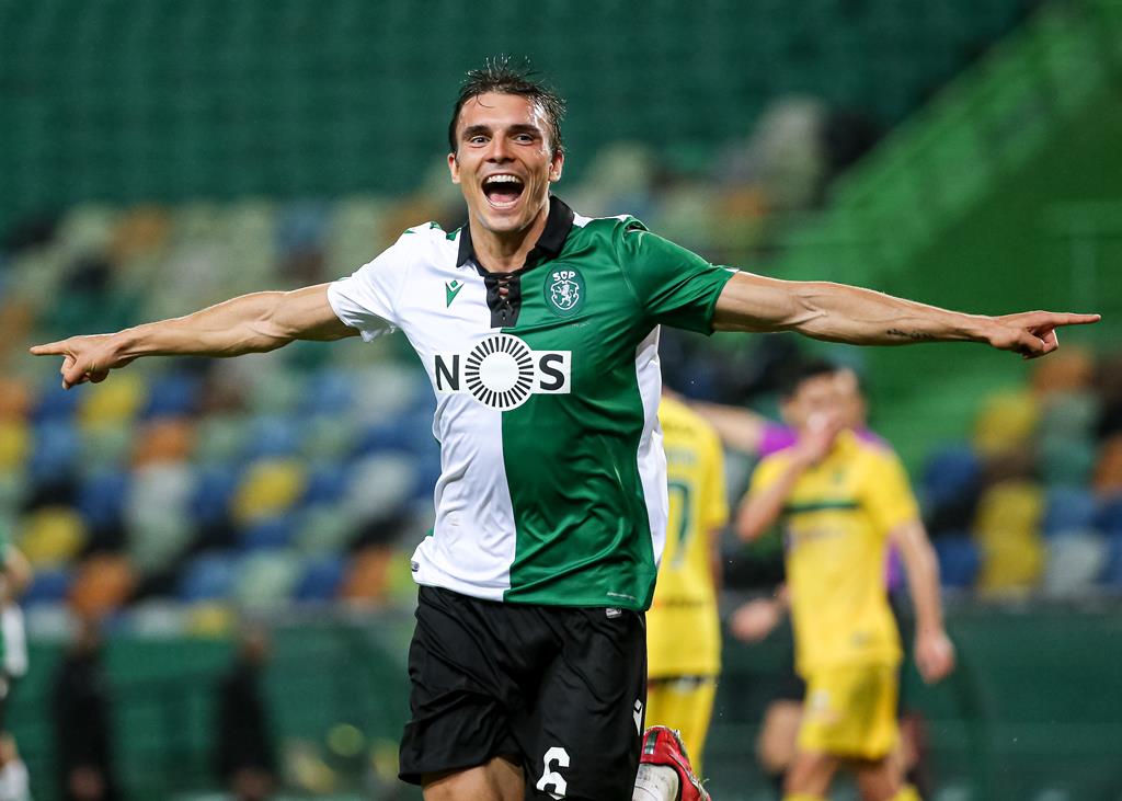 Guardiola សម្លឹងឃើញកីឡាករ ៣រូប ទុកជំនួសកន្លែង Fernandinho - Khmerload