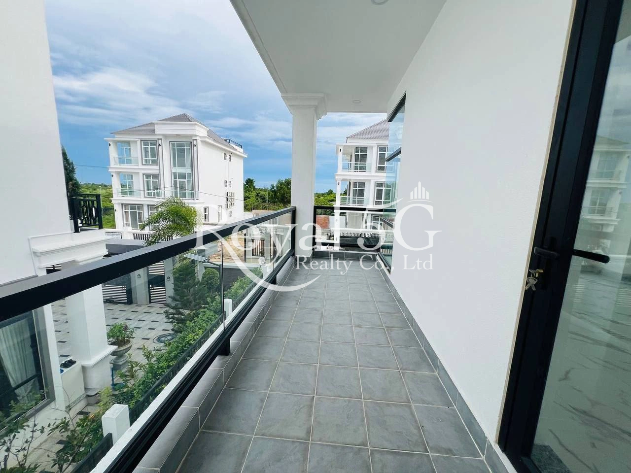 Queen Villa at Borey Vistar, Near AEON3 and Techo International Airport (8)