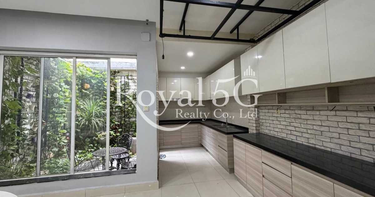 🏡 Corner Villa (L-A) Facing the Garden, For Sale and Rent