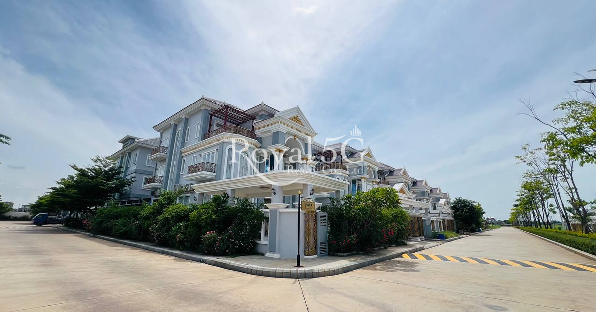 ផ្ទះវីឡាកែងក្នុងបុរីវិមានភ្នំពេញ ជ្រោយចង្វារសម្រាប់លក់ប្រញាប់