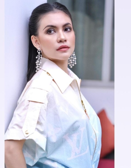  លោកជំទាវ យឹម ឆៃលីន