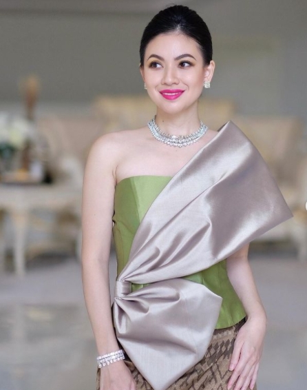  លោកជំទាវ យឹម ឆៃលីន