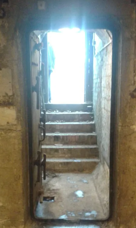 លេណដ្ឋានក្រោមដីមុនពេលជួសជុល