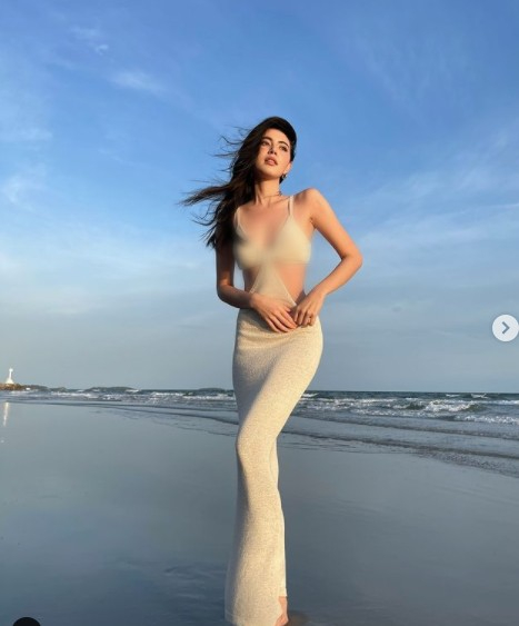 Yosh qizlar bilan etuk onalarning porno