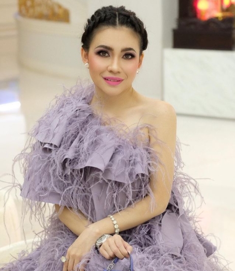  លោកជំទាវ យឹម ឆៃលីន