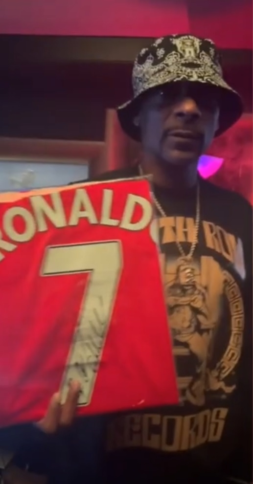 Snoop Dogg ទទួលកាដូ ពីRonaldo