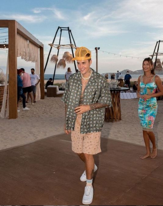 Justin Bieberនិង Hailey Bieber