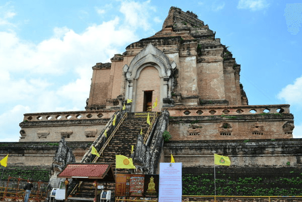 វត្ត Chedi Luang Worawihan