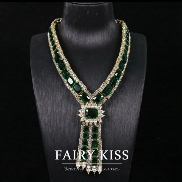 Green rhinestone inlaid with dense diamonds heavy workmanship high-end  fashion personality necklace