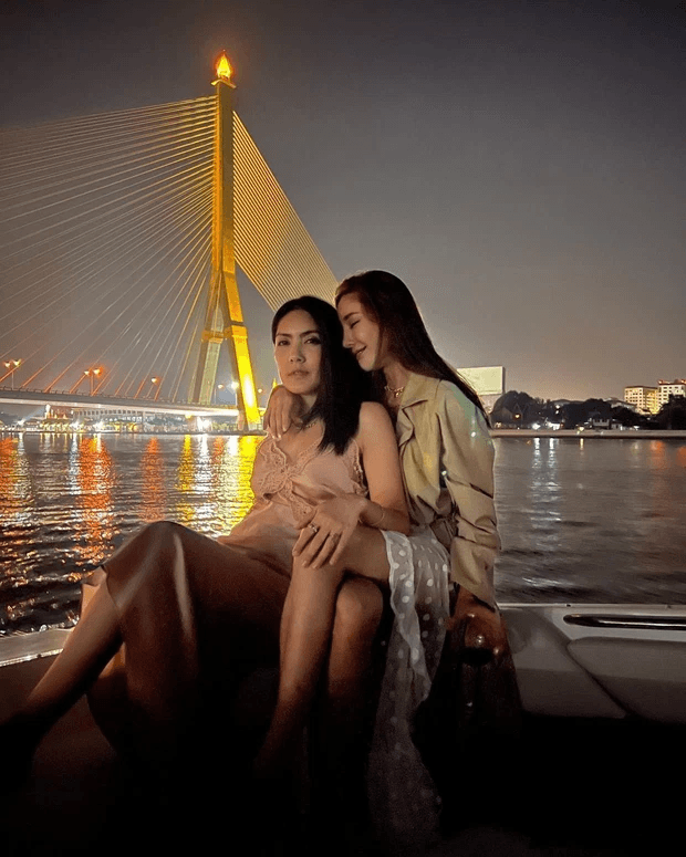 https://s9.kh1.co/__image/w=620,h=775,q=100/e2/e242e89be05e47a7211f2b0e785d37b30063bd3f.png