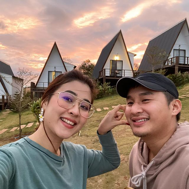 អ្នកនាង ពេជ្រ សូលីកា និង ស្វាមី 