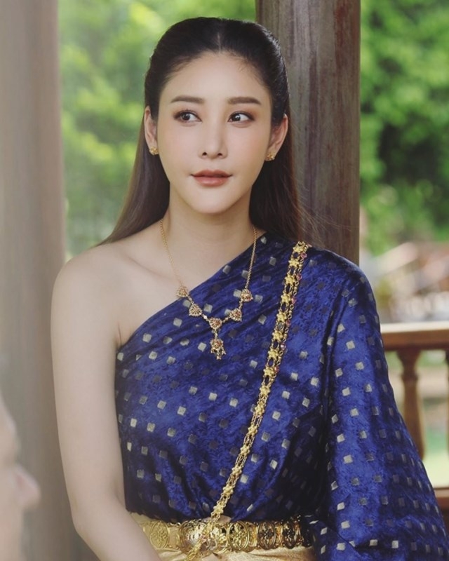 https://s9.kh1.co/__image/w=640,h=800,q=100/e8/e8a24d355268b68a0bc5ba923dae4b27218b607d.jpg