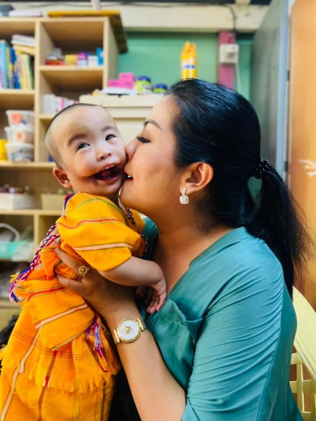 Photo Credit : Khine Hnin Wai's Facebook Acc