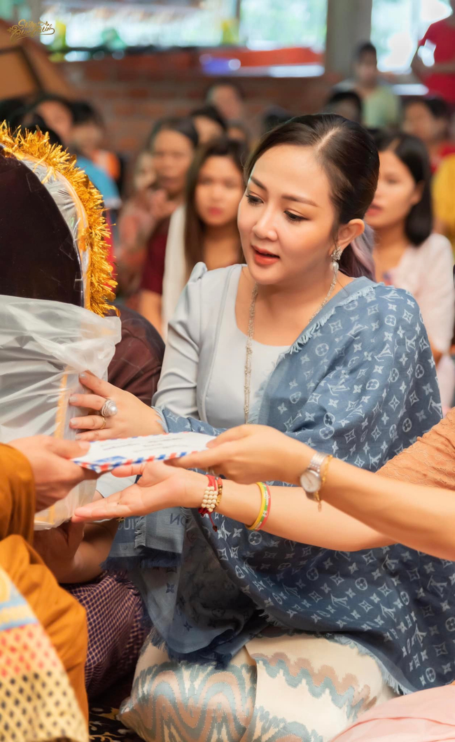 Wine Su Khine Thein's Facebook