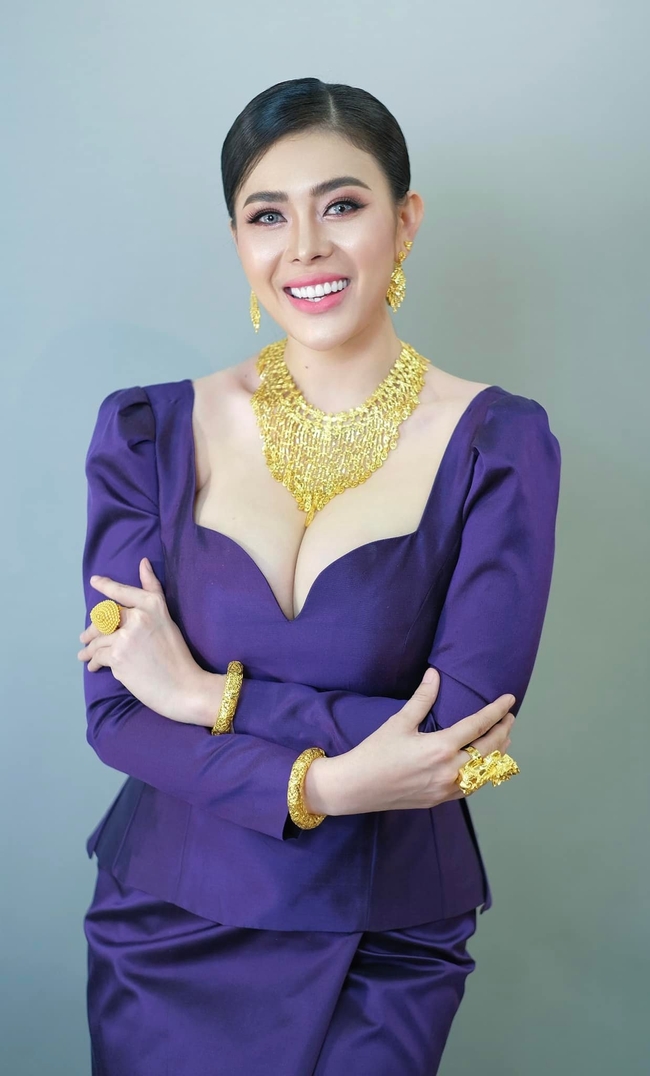 អ្នកនាង ទ្រីញ ផល្លា