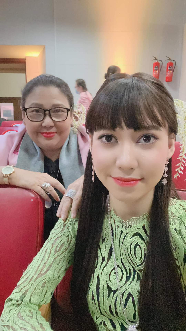 photo  credit: ခင်ပိုးပန်းချီ khin poe panchi ' s facebook page