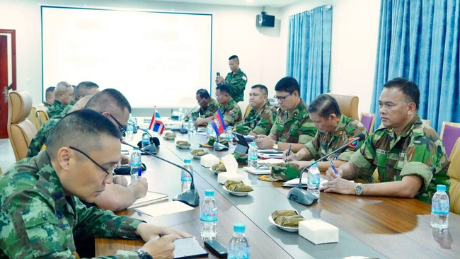 ក្រុមលេខាធិការដ្ឋាន នៃយោធភូមិភាគ៤ កម្ពុជា និងយោធភូមិភាគ២ ថៃ ...