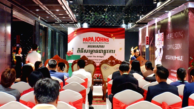 រូបភាព ការបើកសម្ពោធ Pizza Papa Johns Cambodia សាខា The Bridge