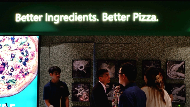 រូបភាព ការបើកសម្ពោធ Pizza Papa Johns Cambodia សាខា The Bridge