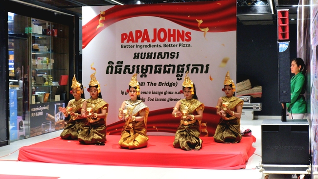 រូបភាព ការបើកសម្ពោធ Pizza Papa Johns Cambodia សាខា The Bridge