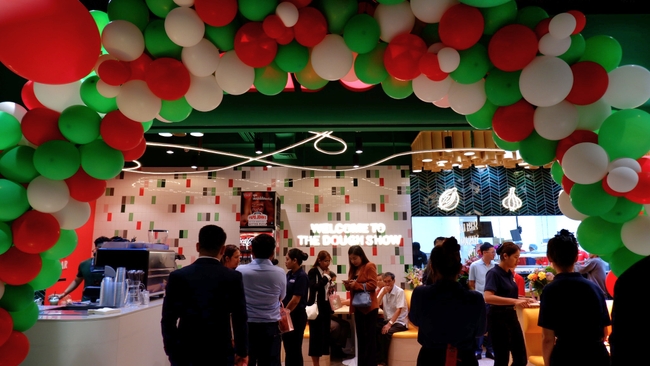 រូបភាព ការបើកសម្ពោធ Pizza Papa Johns Cambodia សាខា The Bridge