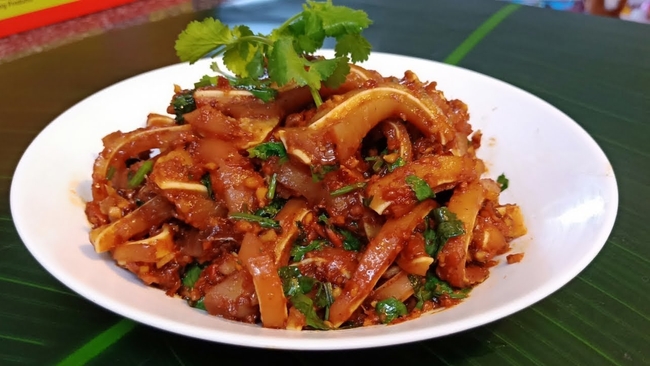 &nbsp;ឆាជូរអែមត្រចៀកជ្រូក