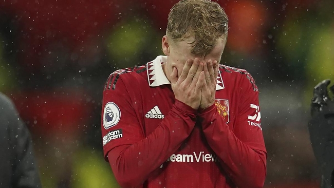 ខ្សែបម្រើ Donny van de Beek
