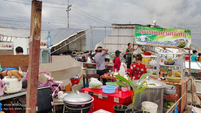 តូបលក់អីវ៉ាន់ និងផ្ទះ ដែលរងការខូចខាត