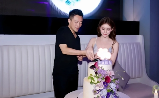Wang Xiaofei និង ភរិយា