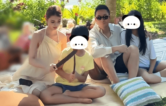 Wang Xiaofei&nbsp;និង គ្រួសារ&nbsp;&nbsp;