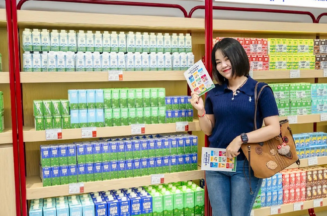 ផលិតផល Vinamilk នៅលើធ្នើរតាំងទំនិញ ក្នុងរាជធានីភ្នំពេញ