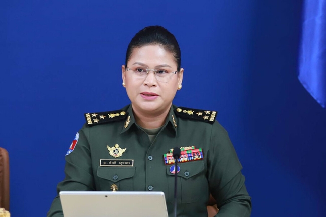 លោកជំទាវ ឧត្តមសេនីយ៍ឯក ម៉ាលី សុជាតា អនុរដ្ឋលេខាធិការ និងជាអ្នកនាំពាក្យក្រសួងការពារជាតិ