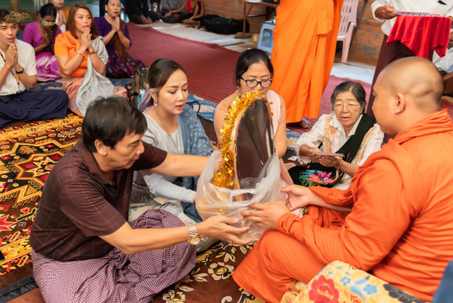 Wine Su Khine Thein's Facebook