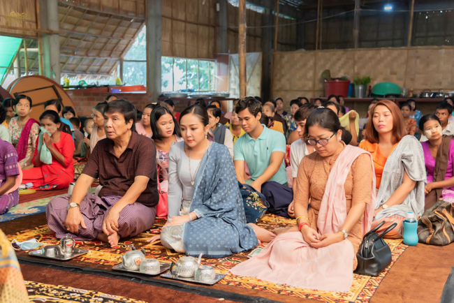 Wine Su Khine Thein's Facebook