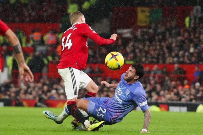 ខ្សែបម្រើ Donny van de Beek