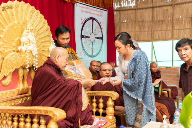 Wine Su Khine Thein's Facebook