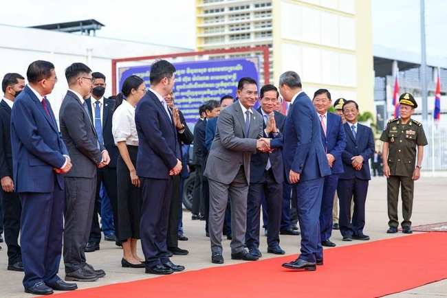 https://s9.kh1.co/__image/w=650,h=434,q=100/8f/8f5a6ad4b1195ff931e7cd2b0c9a83e77d63ad0e.jpeg