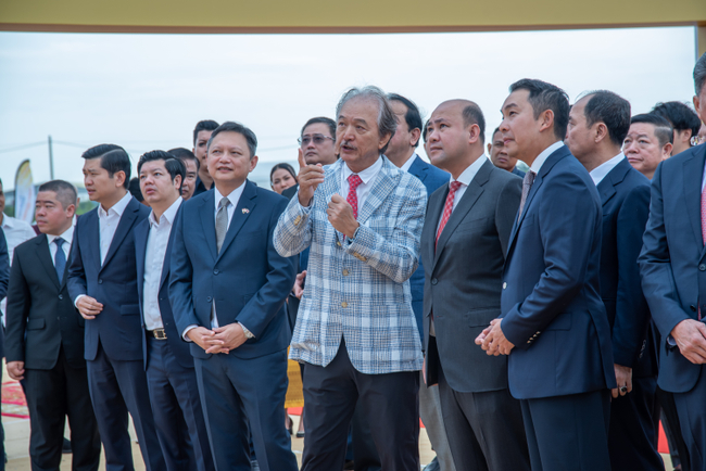 https://s9.kh1.co/__image/w=650,h=434,q=100/b4/b402b3c94f3999d7eb7ac02ff9c9b7614a63dbb8.jpg