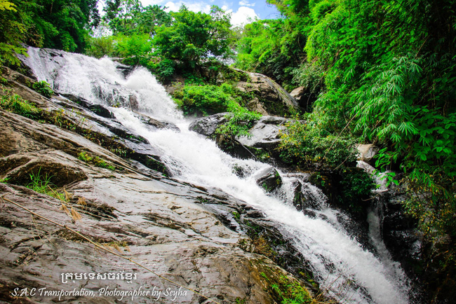 ទឹកធ្លាក់ជ្រាវ