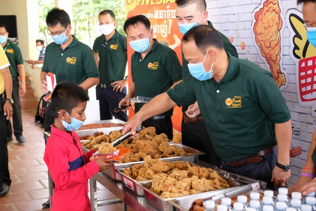 ក្រុមហ៊ុនសុីភីផ្ដល់អាហារដែលមានរស់ជាតិឆ្ងាញ់ និងមានអនាម័យដល់ប្អូនៗកុមារ