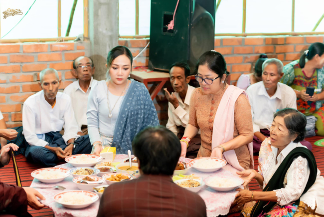 Wine Su Khine Thein's Facebook