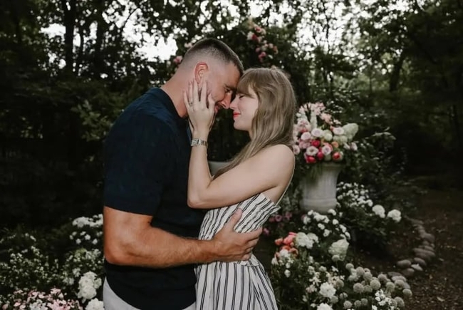 Taylor Swift&nbsp;និង&nbsp;Travis Kelce&nbsp;