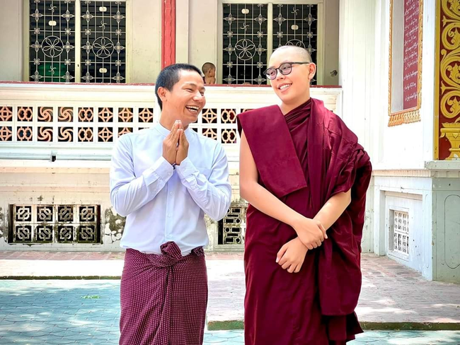 Photo Credit : မေနာ Manaaw's FB Acc