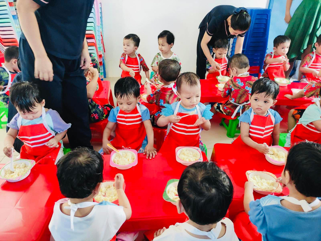 Photo Credit : Khine Hnin Wai's Facebook Acc