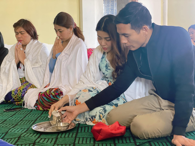 Photo Credit : Thandar Zaw's Facebook Acc