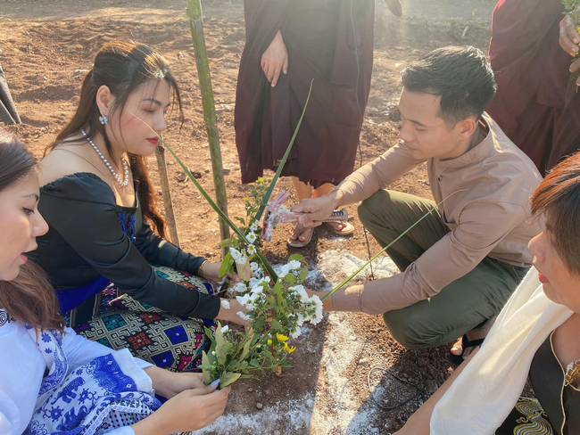 Photo Credit : Thandar Zaw's Facebook Acc