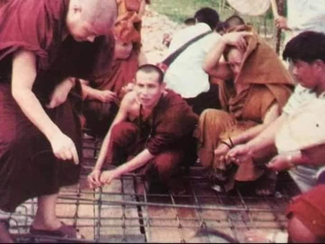 Photo Credit : စာပေ အလင်း ရောင်