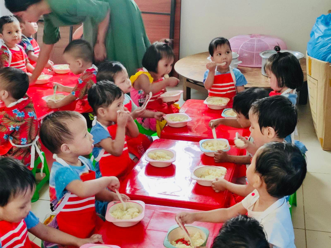 Photo Credit : Khine Hnin Wai's Facebook Acc